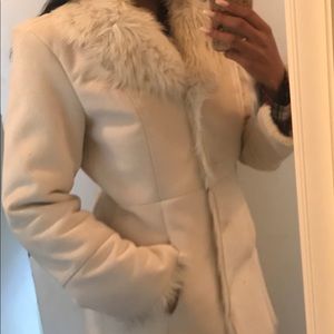 Glamorous Ivory Faux-Fur Coat🧥!